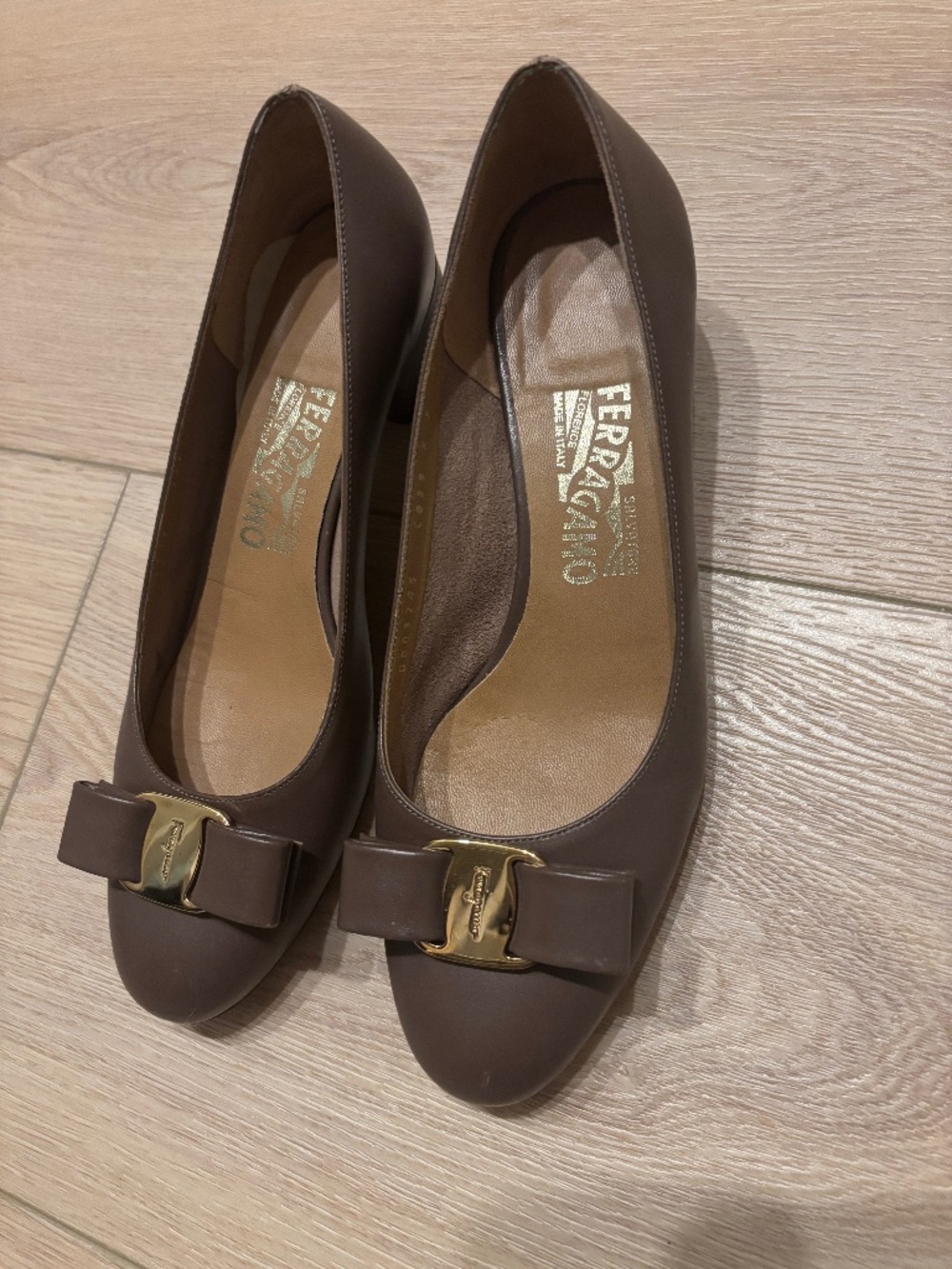 Salvatore Ferragamo Vara pumps